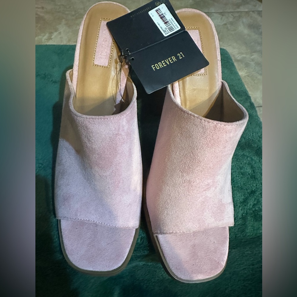 Forever 21 slip on, size 10 - Picture 2 of 2